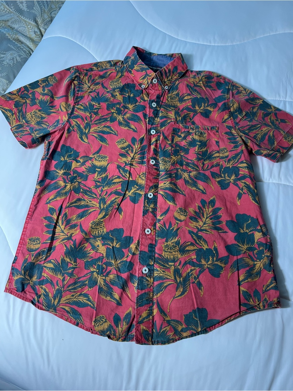 Men's Short-Sleeve Floral Button-Up Shirt in Deep Crimson Coral